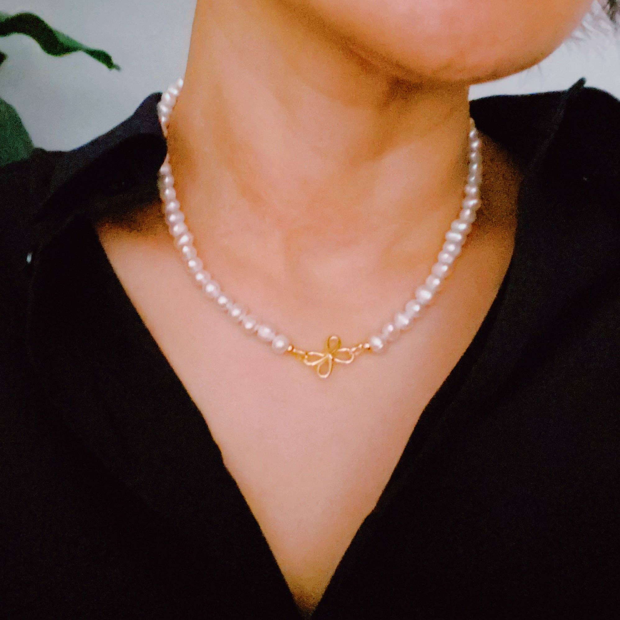 Clover Clasp Genuine Freshwater Pearl Necklace