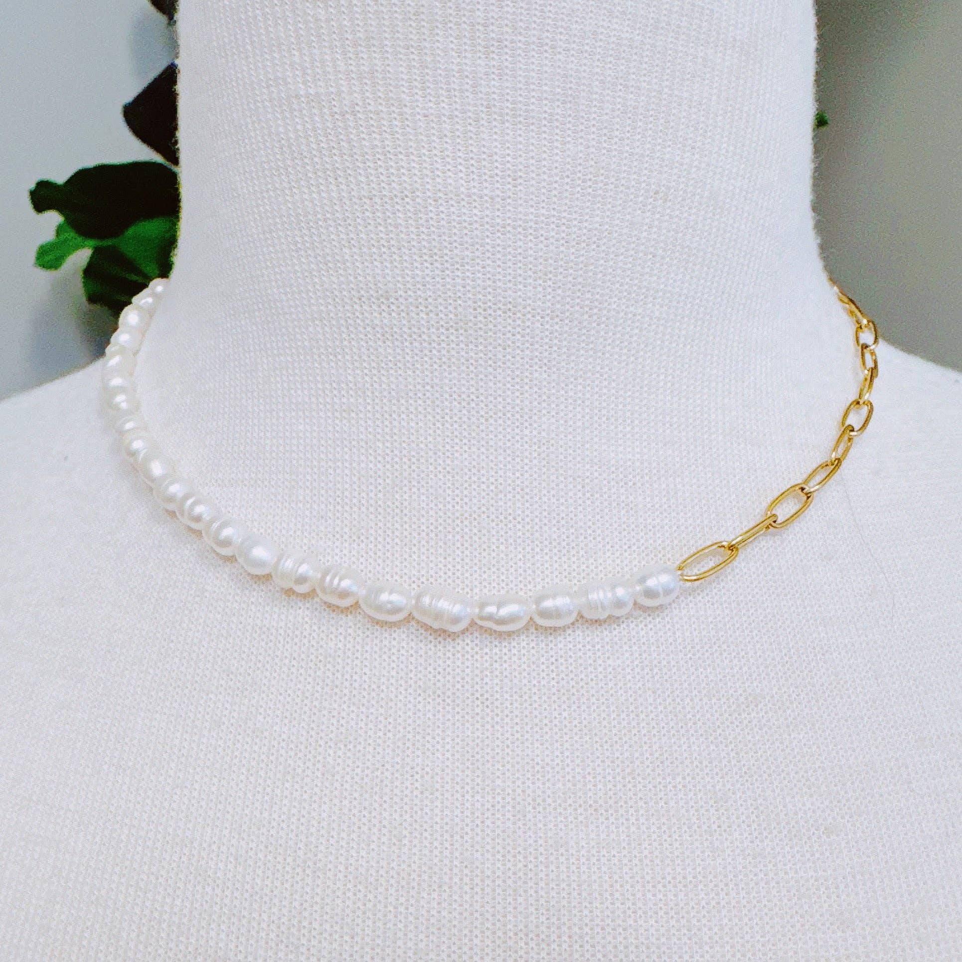 Freshwater Pearl & Chain Necklace – Gold