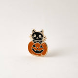 Black Cat & Pumpkin Enamel Pin – Halloween Jack-o'-Lantern