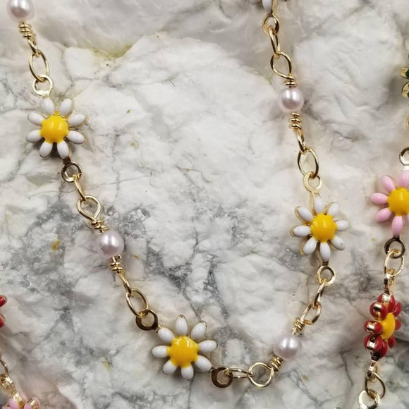 All Around Daisy Flower Necklace White