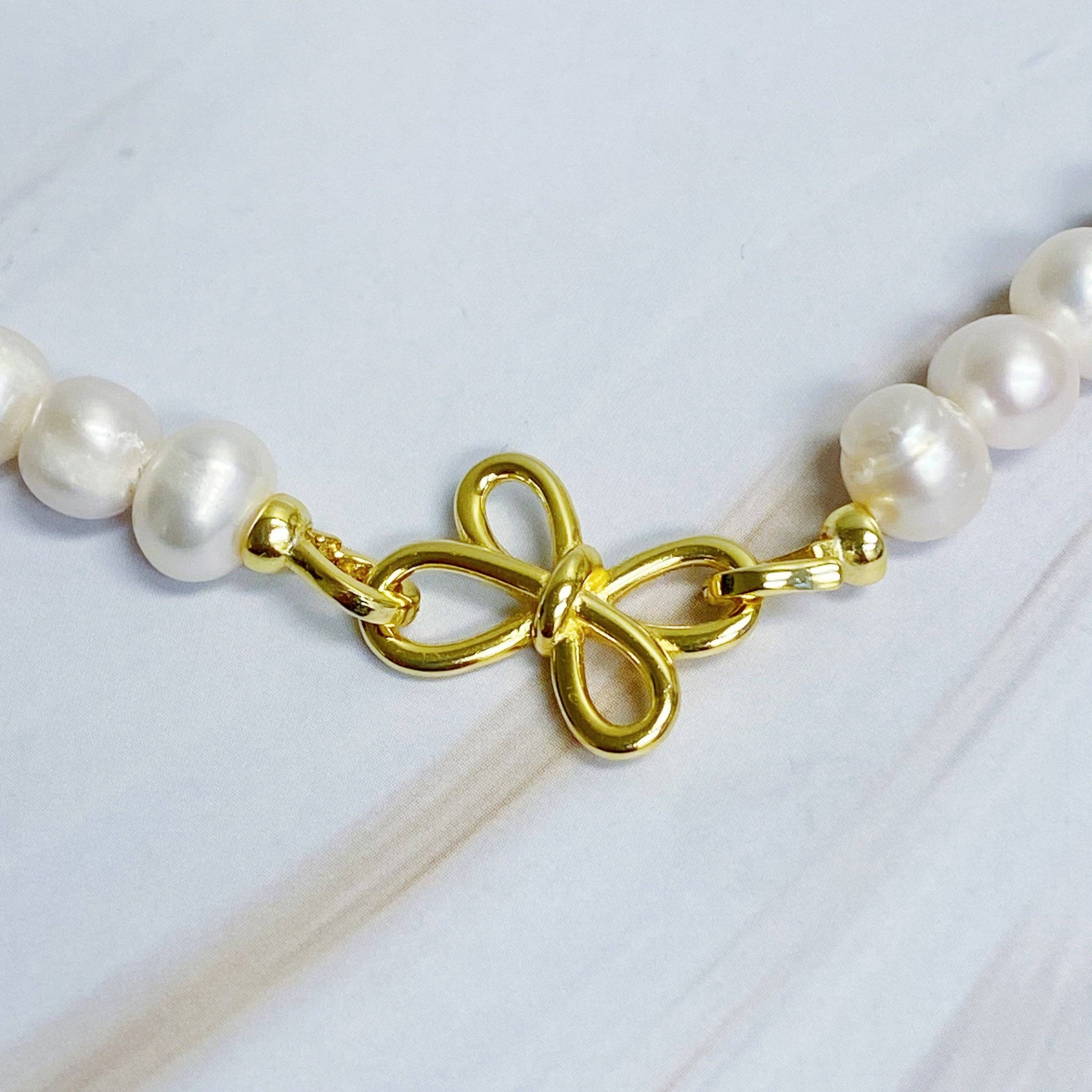 Clover Clasp Genuine Freshwater Pearl Necklace