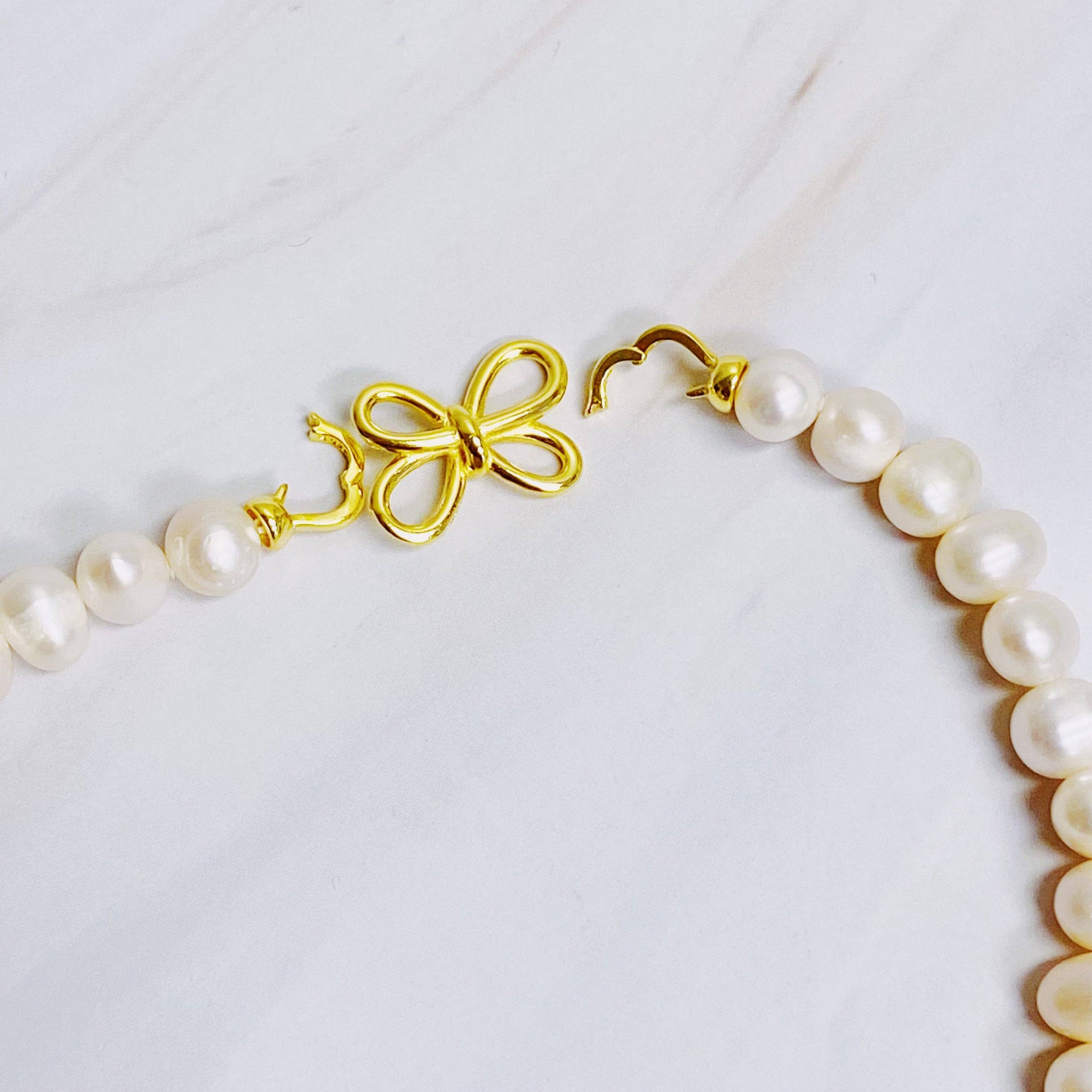Clover Clasp Genuine Freshwater Pearl Necklace
